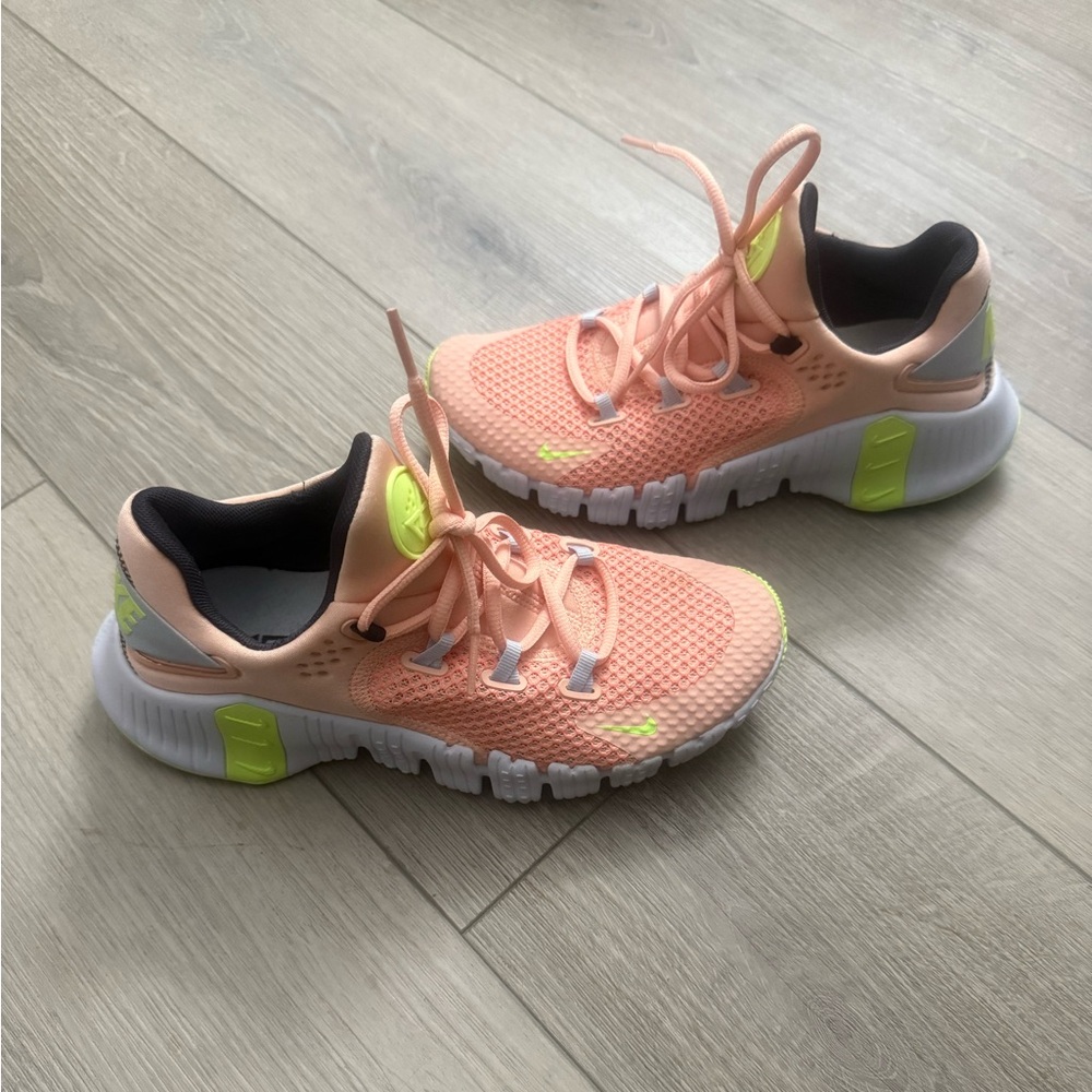 Nike Women’s Metcon Peach and Lime Sneakers Size 6.5 - Picture 2 of 7